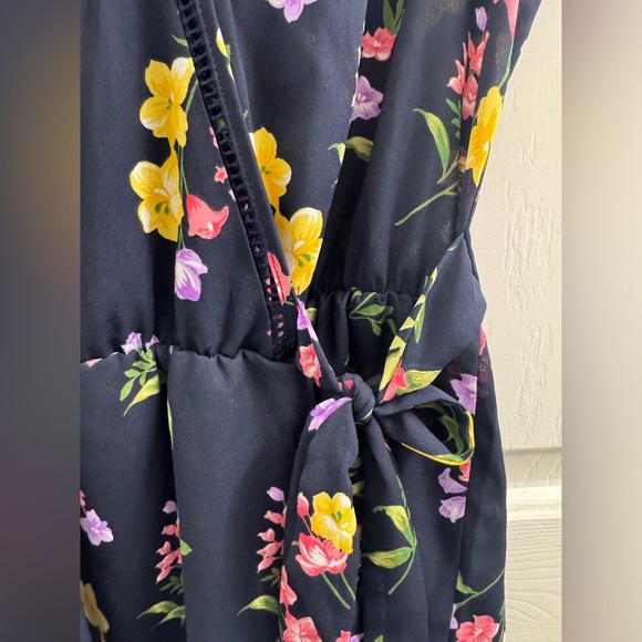 Floral Sleeveless Wrap Top - Picture 2 of 7